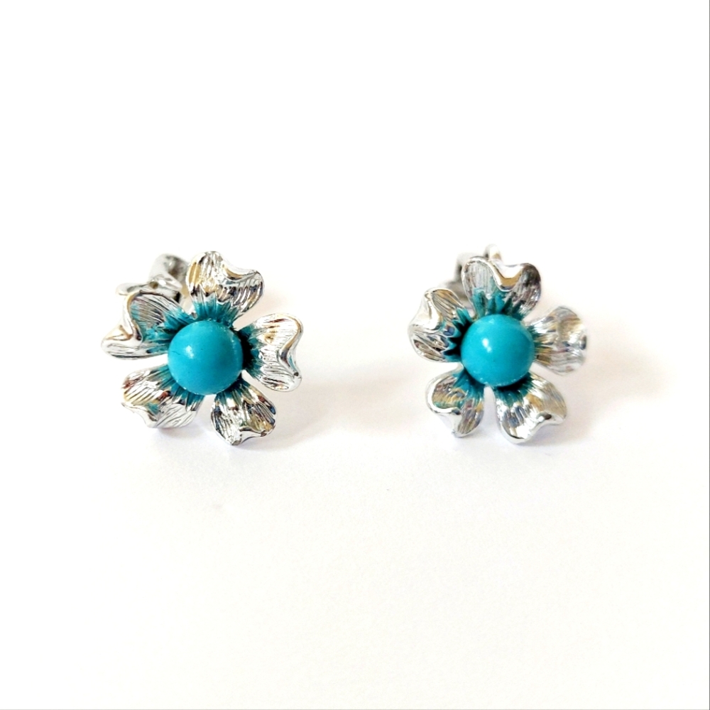 Silver Toned Flower‎ with Turquoise Center Clip On Earrings Sarah Coventry